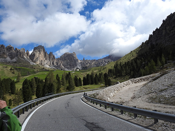 Motorvakantie in de zomer: voorbereiding, bergpassen en tips voor motorrijders